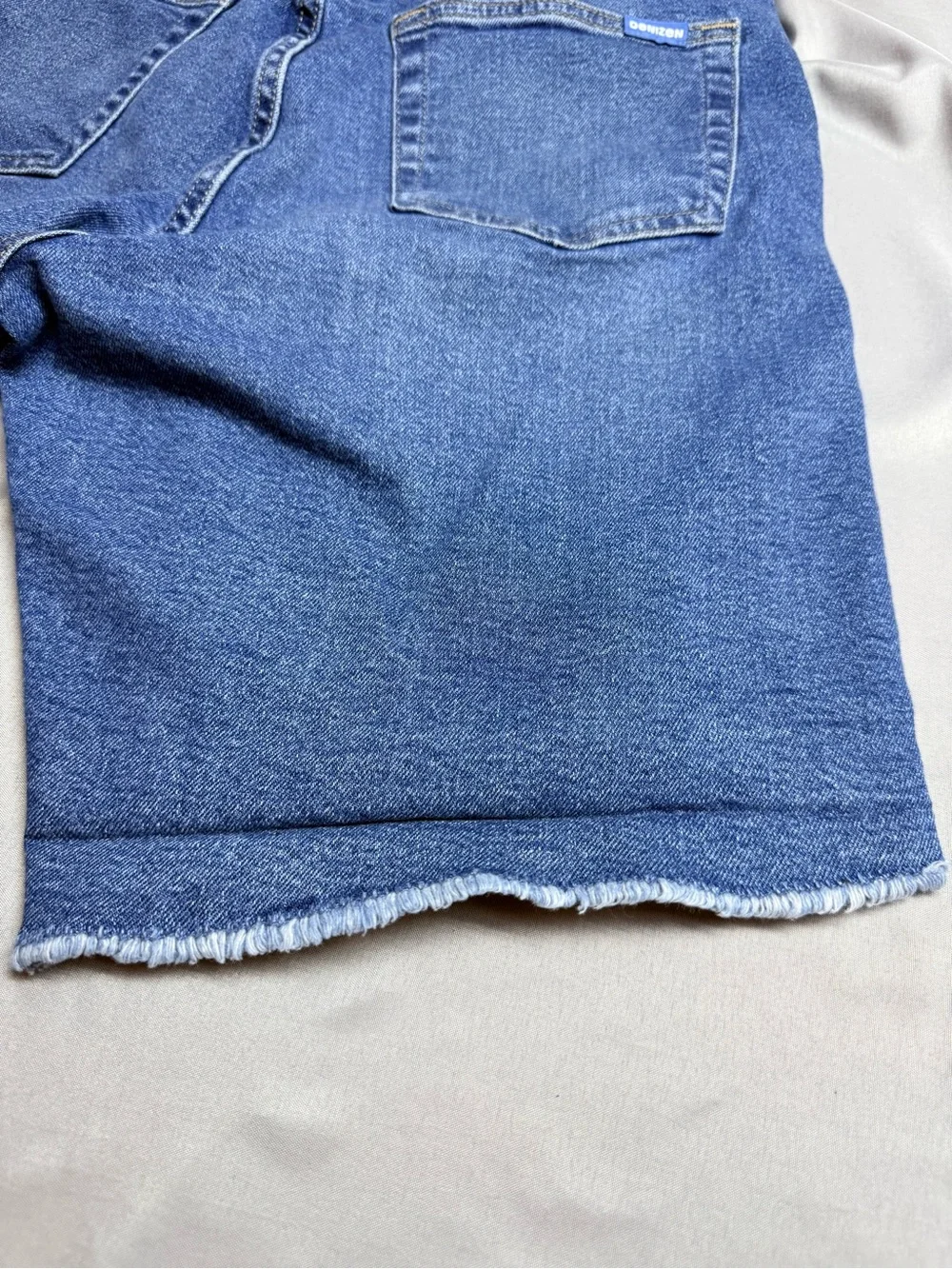 Levi's Denizen Mid Rise Shaping Denim Bermuda Shorts Blue Frayed Jean 8 30